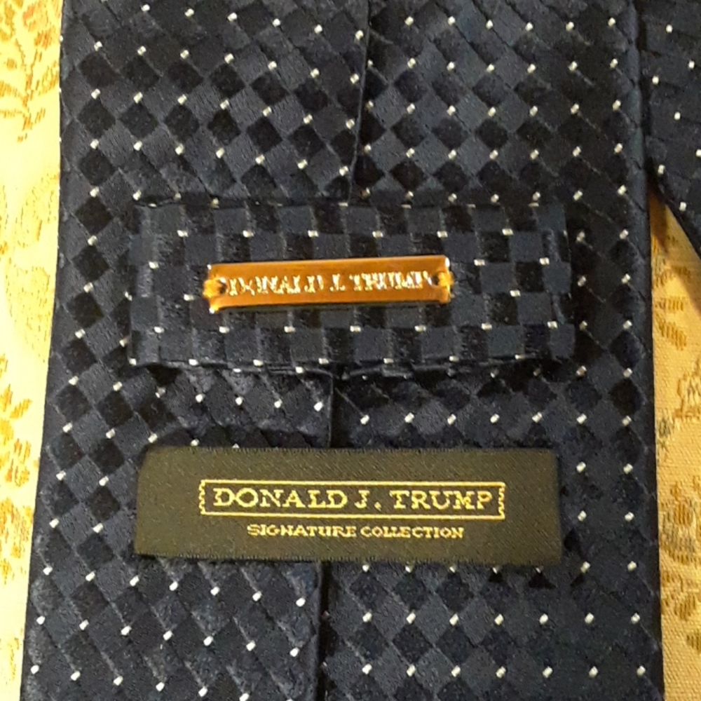Donald J. Trump Signature Collection tie - Picture 2 of 6